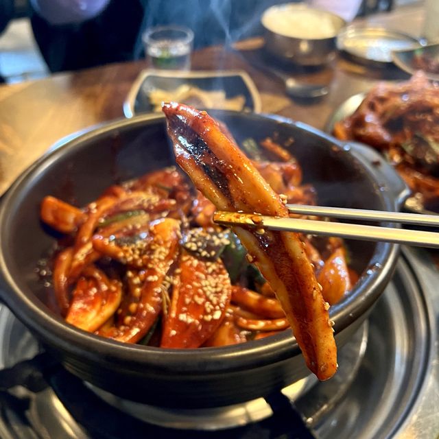 매콤달달한 오징어볶음과 제육이 맛있는 항아리식당!