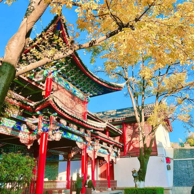 金燦燦的麗江古城