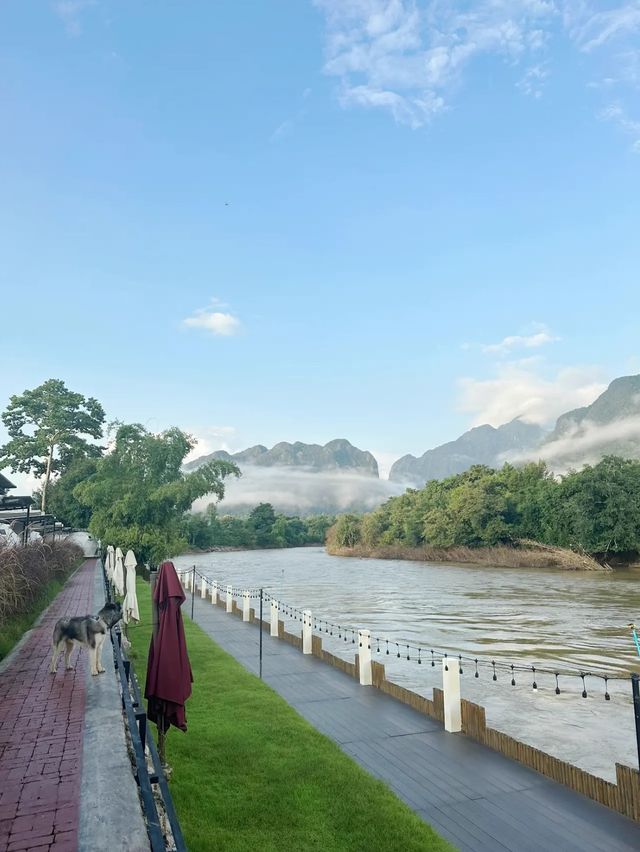 🇱🇦ที่พักวังเวียง ลาว แฟมิลี่แลนด์ภูเขาริมแม่น้ำ