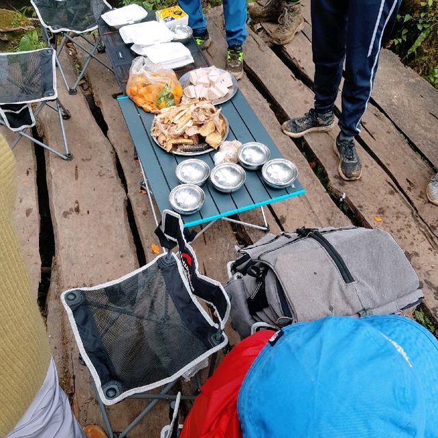 Lung Cung - trekking in clouds for beginner