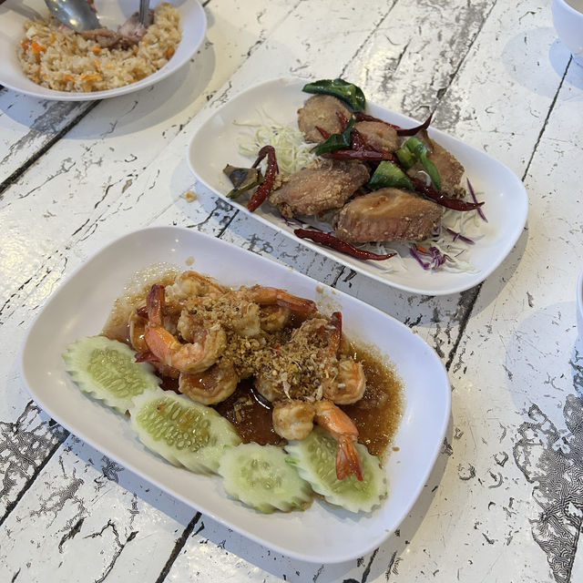 ร้านอาหารต้นสัก เกาะเสม็ด