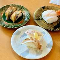 「根室花丸迴轉壽司：頂級壽司店，獨特魅力」