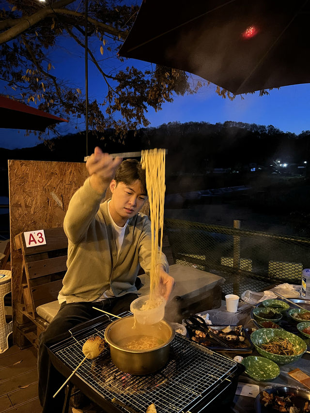 경치 좋은 냇가에 앞에 펼쳐진 대전 바베큐 맛집 ‘완벽한 소풍’