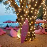 คาเฟ่สีชมพู Tutu Beach