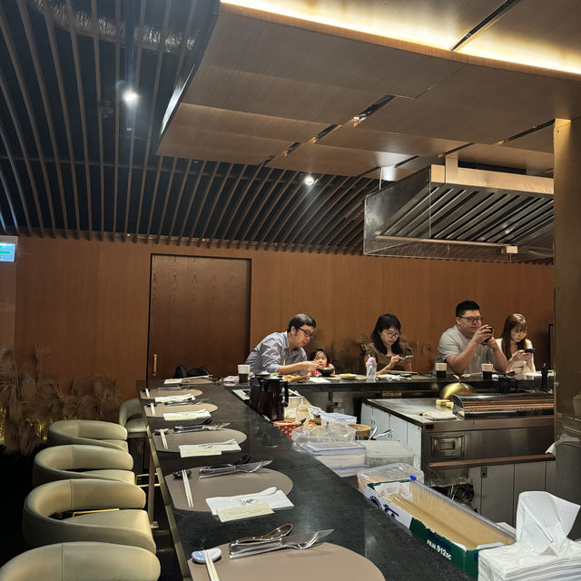 「鐵板特選晚市定食，博•刺身盛盒$288」