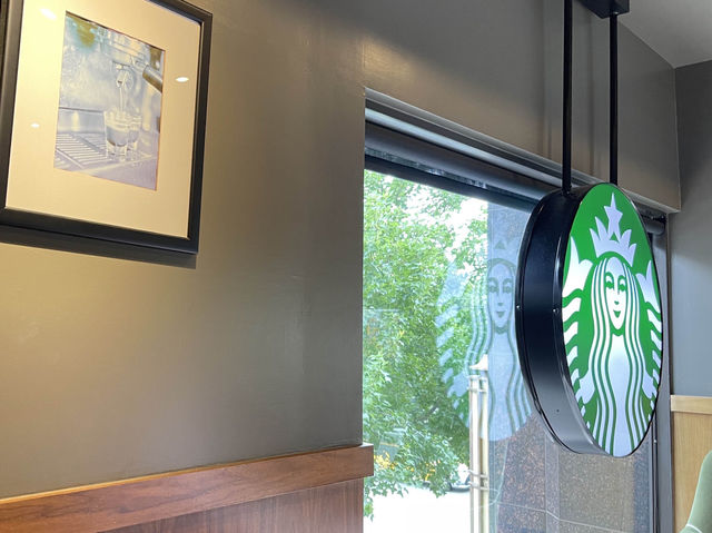 臺中西屯 店員十分親切的一間咖啡館 STARBUCKS 星巴克 (朝富門市)