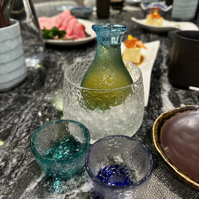 「二本松涮涮屋 本館」食材新鮮，服務親切