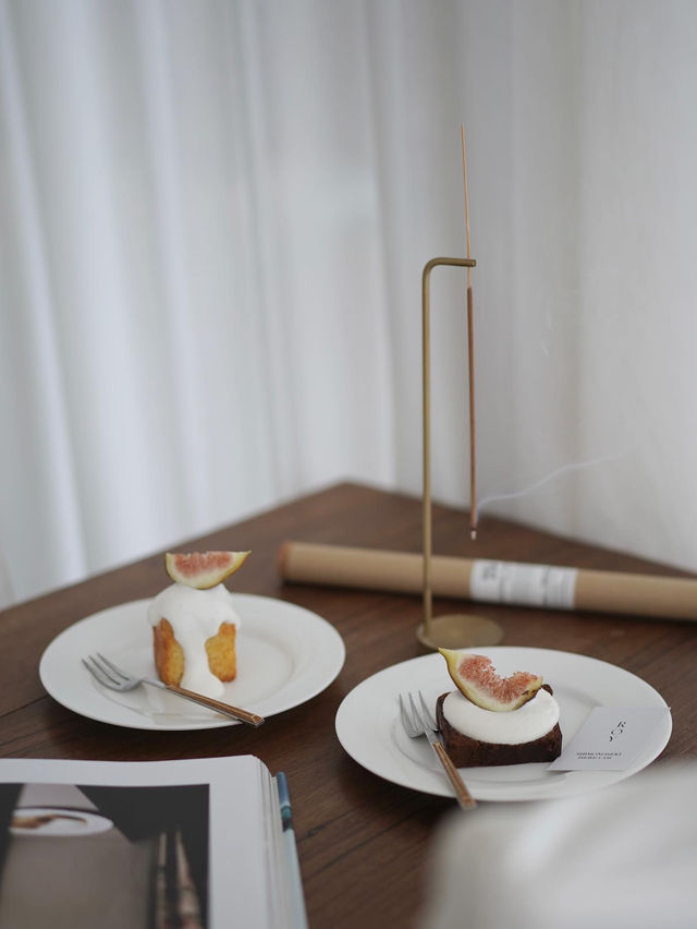 下関の海沿いにある淡色カフェROY