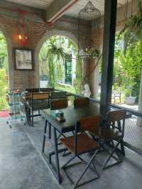 Café Laura Bar & Restaurant คาเฟ่สวยสไตล์อังกฤษ