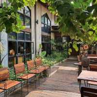 .เติมกาแฟ..คาเฟ่บ้านต้นไม้