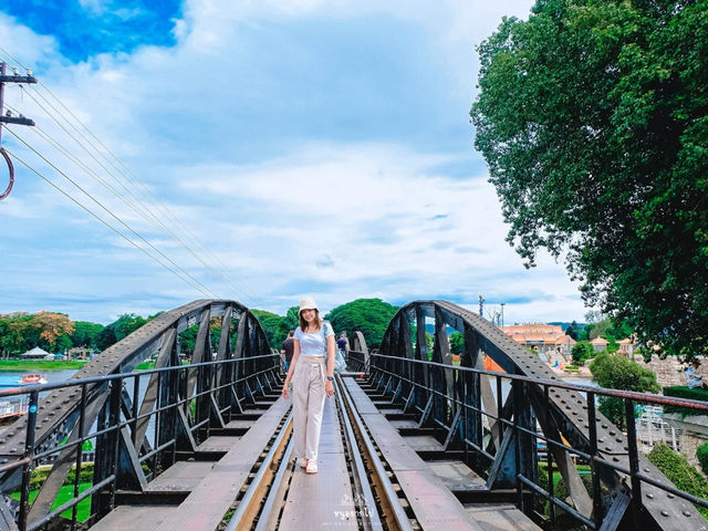 เที่ยวชม สะพานข้ามแม่น้ำแคว กาญจนบุรี
