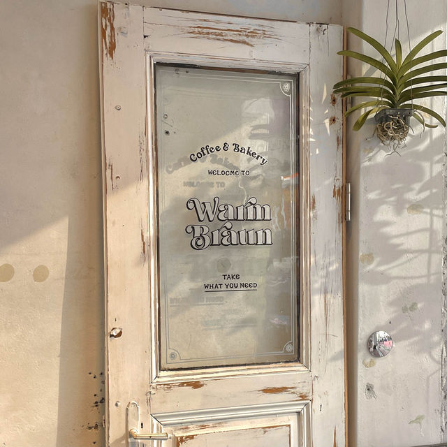 通るたびに気になってたソンスにあるカフェwarmbraun.bakerycafe ☕️🤍