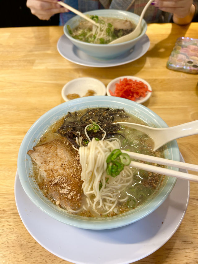 【熊本グルメ】ニンニクたっぷりの熊本ラーメン🧄