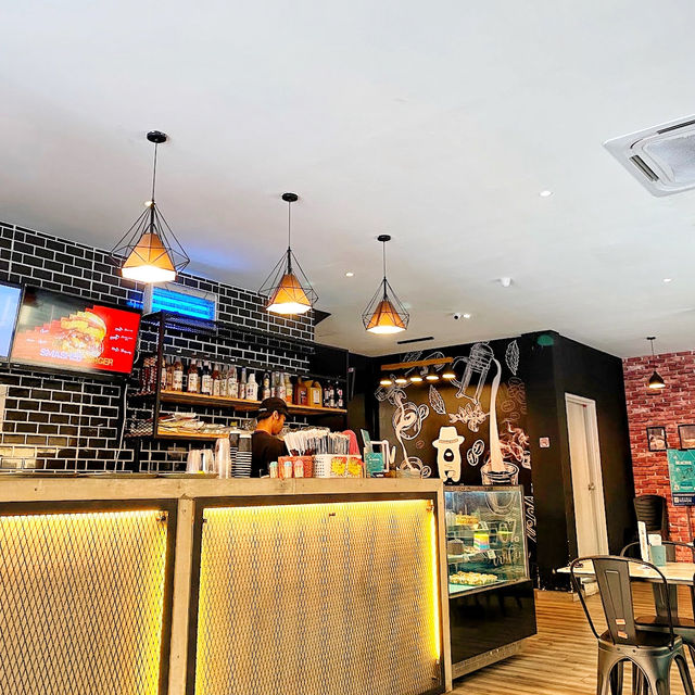 🇲🇾 Beruang Café: Where Cozy Meets Cool – Your Perfect Coffee Retreat!