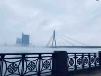 裡加打卡位：陰天下的道加瓦河，大推
