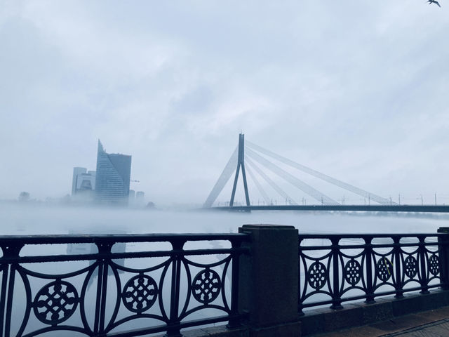 裡加打卡位：陰天下的道加瓦河，大推