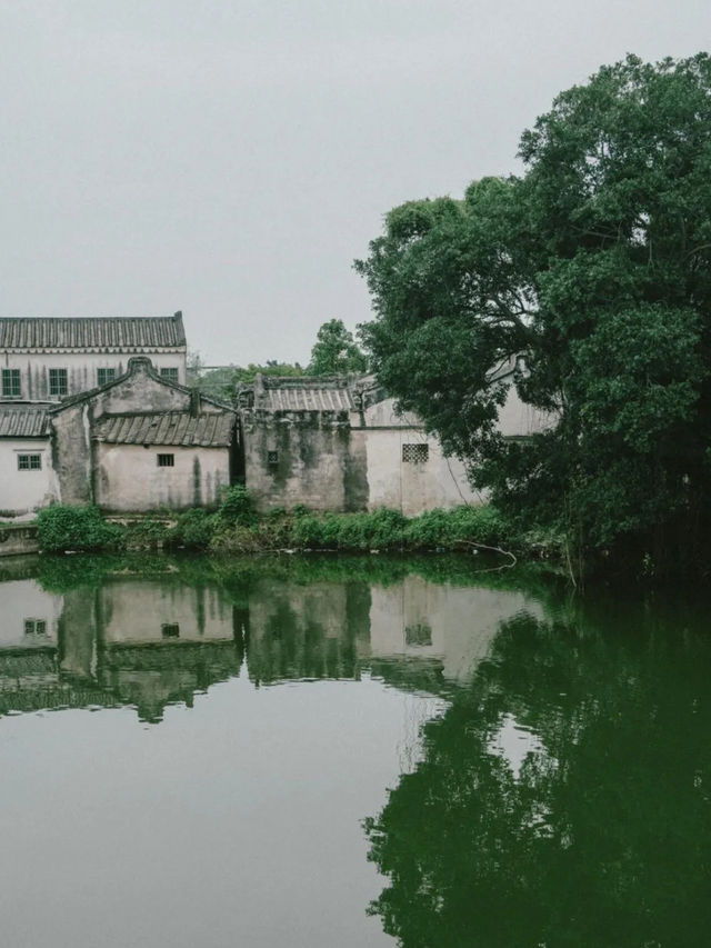 龍湖古寨
