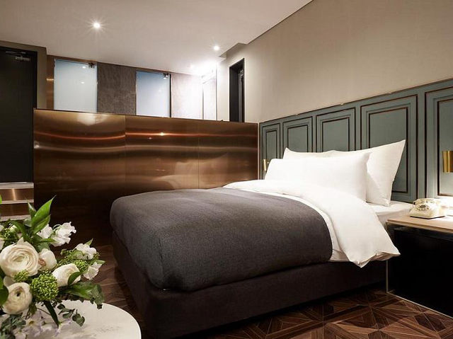 9 Brick Hotel