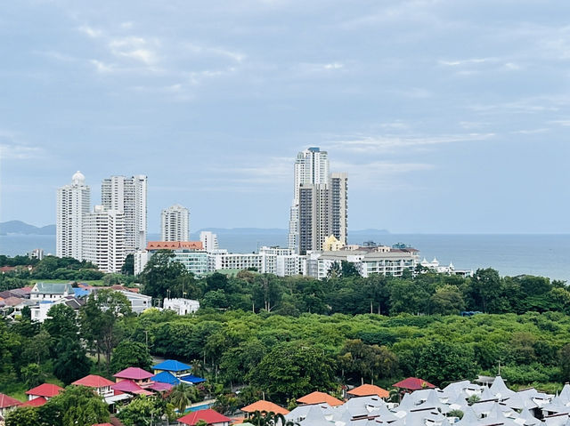 The Zign Hotel  โรงแรมหรูหรา 5 ดาวขนาดใหญ่ ติดทะเล