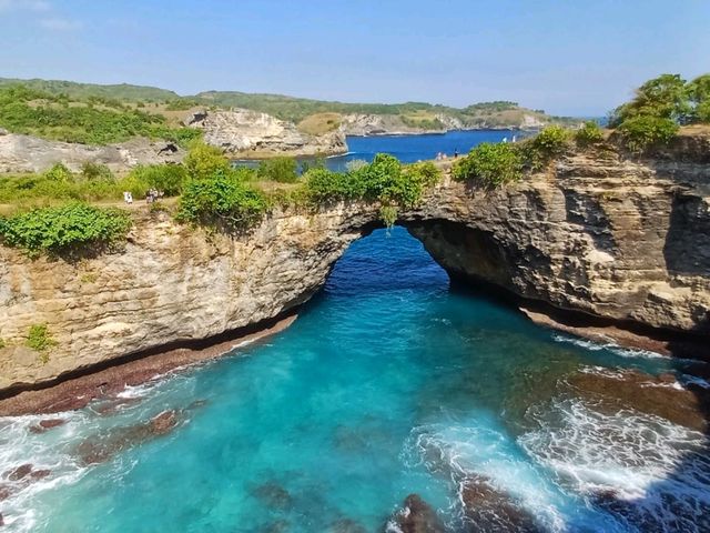 「天仙裂痕，破碎沙灘」：印尼巴釐島佩妮達島的奇幻景點，近似蘇格蘭高地