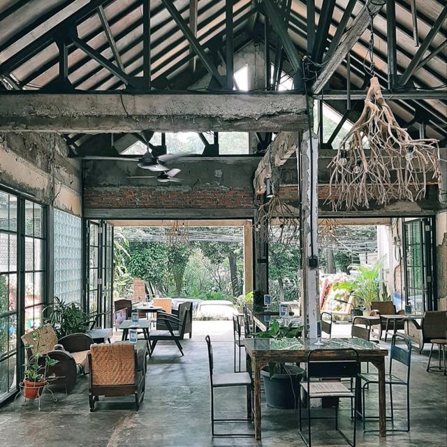 THIS COFFEE SHOP OWNED BY MARIO LAWALATA FEATURES AN "UNFINISHED" CONCEPT FOR ITS DESIGN