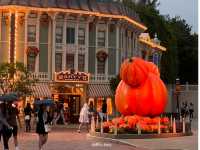 ชมขบวนพาเหรด Halloween ตื่นเต้นมากๆ 🎃✨👻