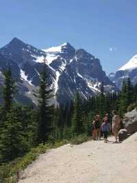 A SATISFYING HIKE FROM LAKE LOUISE TO LAKE AGNES