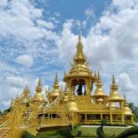 Wat Thepleela：金碧輝煌中的花園秘境 🌺