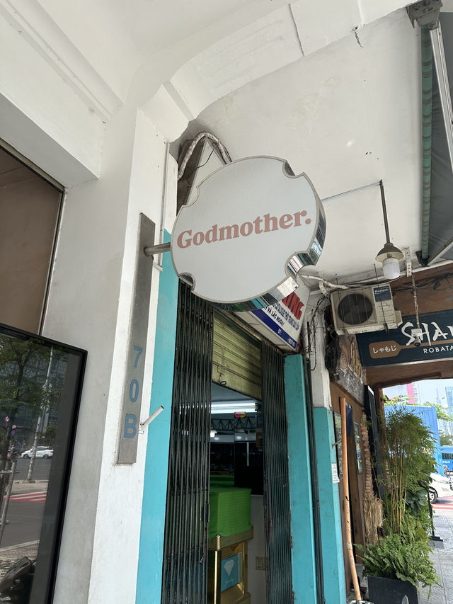 “A Culinary Gem in Ho Chi Minh City: Godmother Café”