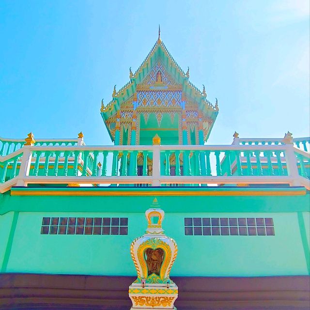 โบสถ์เขียว เหนี่ยวทรัพย์ วัดไทร