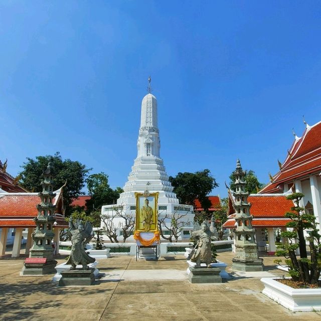 เที่ยววัดหนังราชวรวิหาร สักการะหลวงปู่เอี่ยม