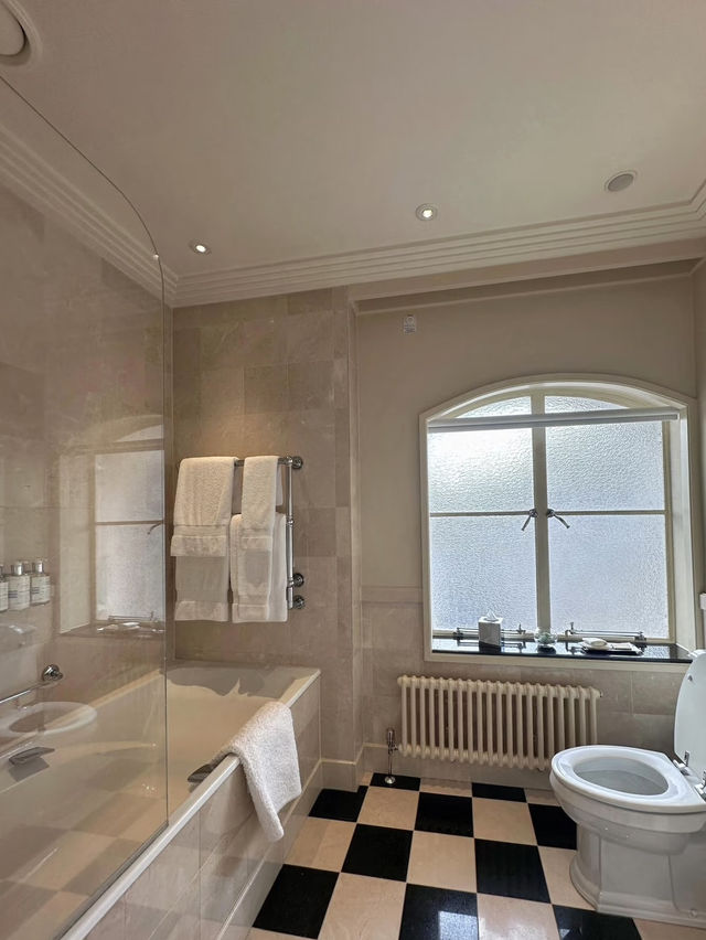 The Savoy London: Timeless Elegance in the Heart of the City 