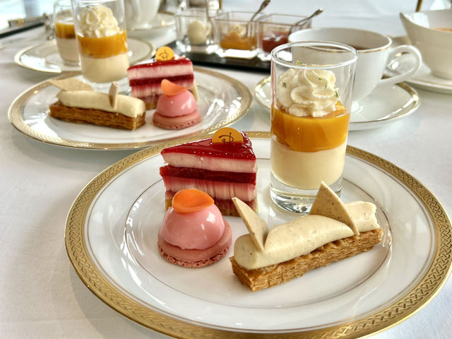 Afternoon tea in collaboration with Pierre Hermé