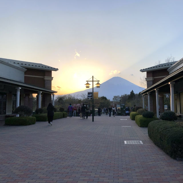 🇯🇵 Gotemba Premium Outlets: Shopping with a View of Mount Fuji