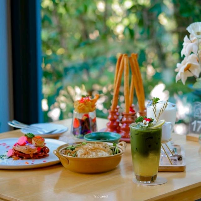 คาเฟ่ที่มีสวนน้ำตก อัมพวา