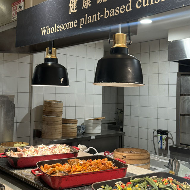 台北凱達大飯店的百宴自助晚餐！滿滿餐點種類，精緻裝潢很有氣氛！