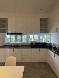Mira Beachfront Pool Villa Cha-am