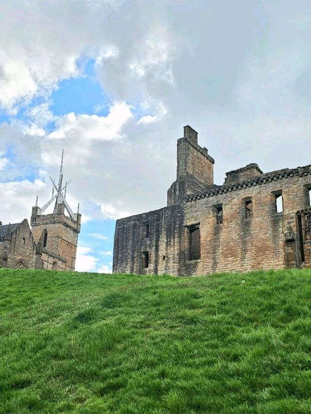 A Day of Elegance and History: Blackness Castle and Linlithgow
