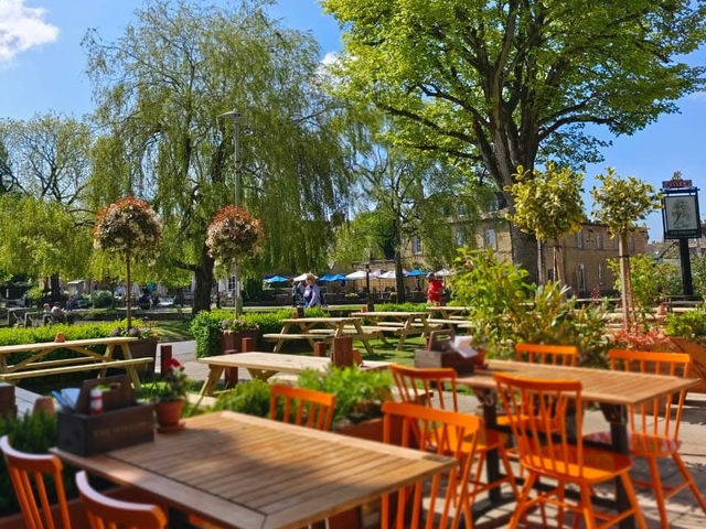 英式鄉村科茲窩Cotswolds的水上伯頓Bourton on the water 