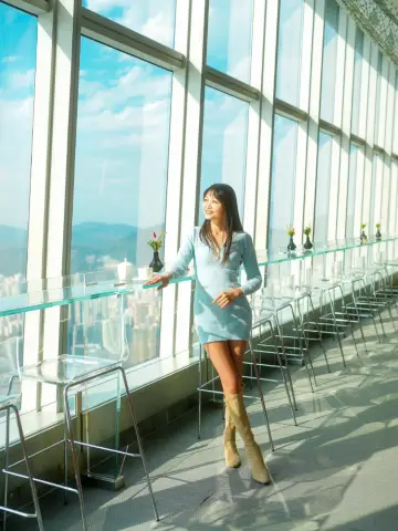 香港必到景點 Sky100 二百幾包門票+美食,超抵! 每次旅行都會去當地嘅Tower欣賞當地風景 而香港最美嘅景色就在 Sky100 「天際100」 襯住最近做緊優惠,帶咗成班朋友上去打卡 仲喺