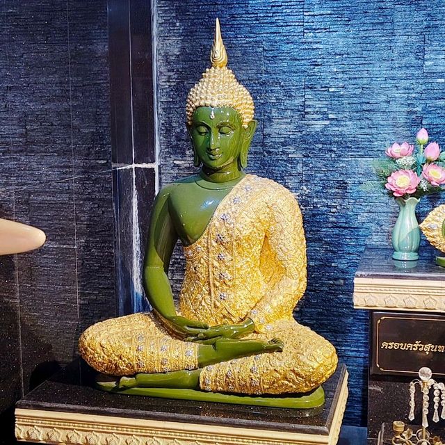 ไหว้พระ🛕🪔พระแก้วมรกตและหลวงพ่อหยกขาวศักดิ์สิทธิ์
