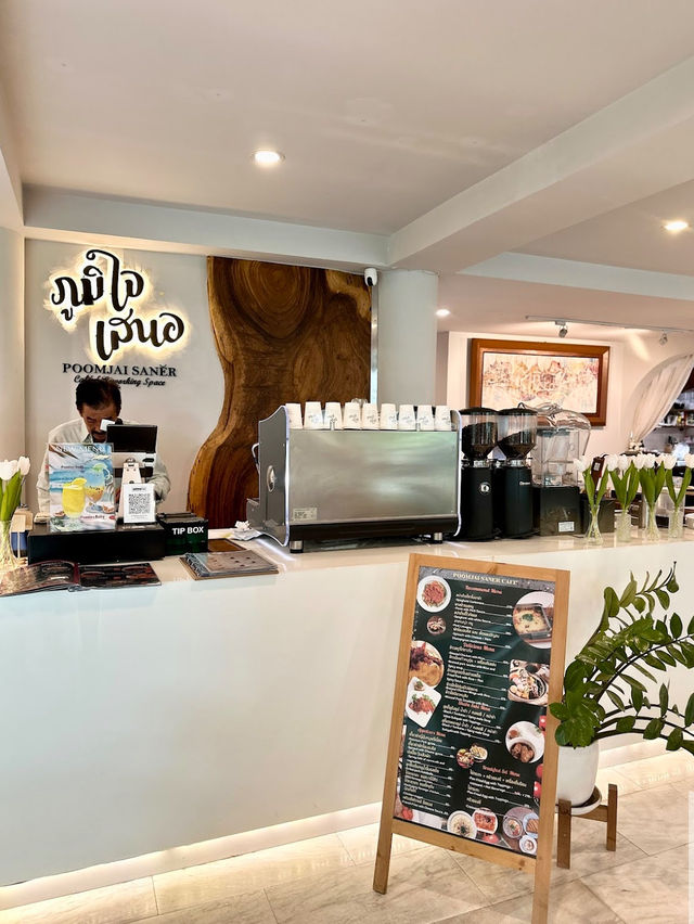 ภูมิใจเสนอ poomjai saner café & coworking