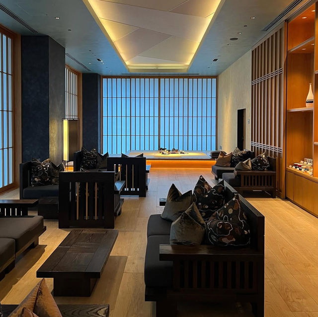 พักผ่อนหรูหราใจกลางโตเกียวที่ Hoshinoya Tokyo