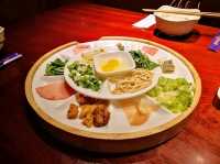 品嚐雲南道地的小吃美食---雲客橋過橋米線