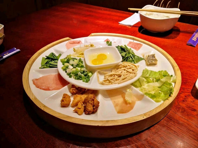 品嚐雲南道地的小吃美食---雲客橋過橋米線