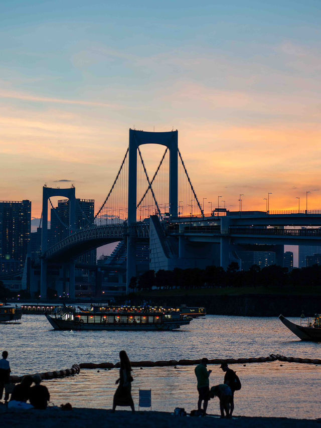夕方のお台場スナップ 🌇🌉 都会と海が織りなすドラマチックな瞬間
