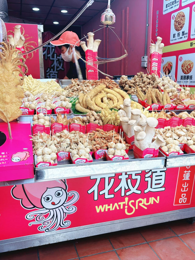 充滿小鎮風情的九份老街