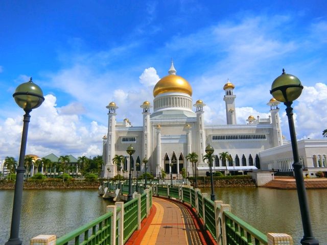 【ブルネイ】湖畔に映る豪華モスク🕌