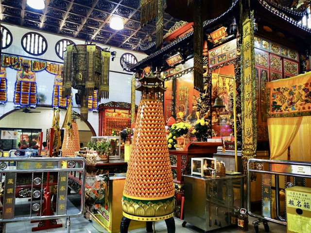 Sam Siang Keng: Where Gods, Ghosts & the Best Kaya Buns Collide 🏮👻