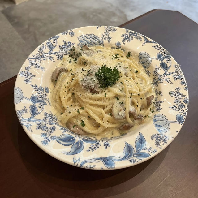 シンガポールのピンクを基調としたインテリアで統一された可愛いカフェ